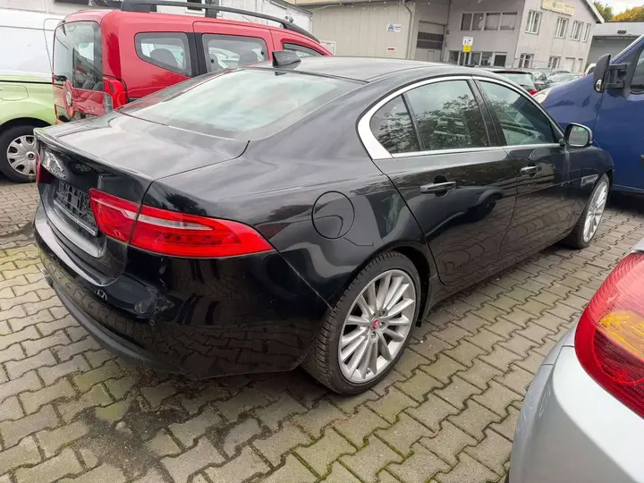 Jaguar Xe 2018 photo 4