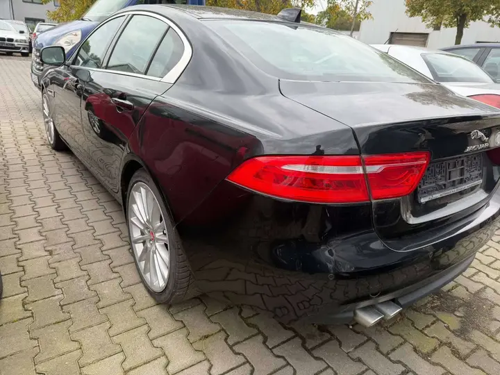 Jaguar Xe 2018 photo 2