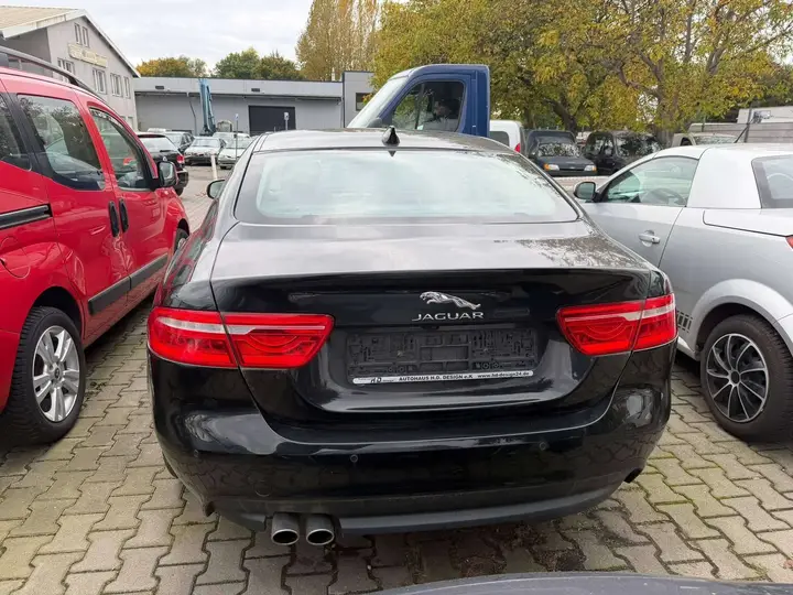 Jaguar Xe 2018 photo 3