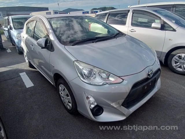 Toyota Aqua L
