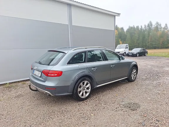 Audi A4 Allroad 2011 photo 4