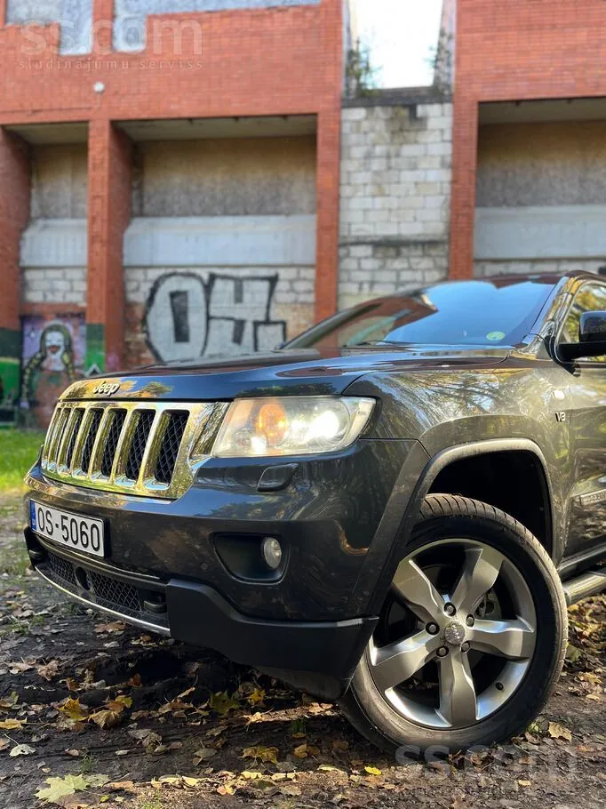 Jeep Grand Cherokee 2011 photo 2