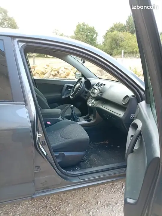 Toyota Rav4 2012 photo 2