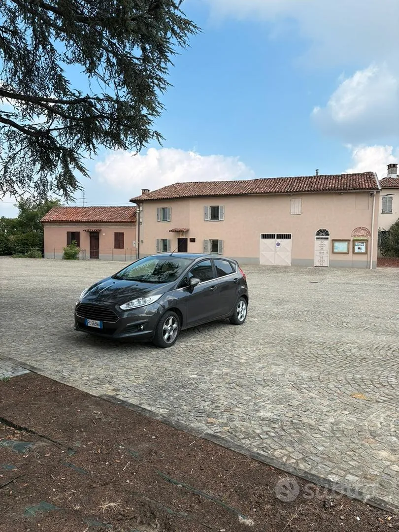 Ford Fiesta 2016 photo 2