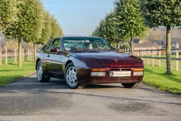 Porsche 944 photo 2