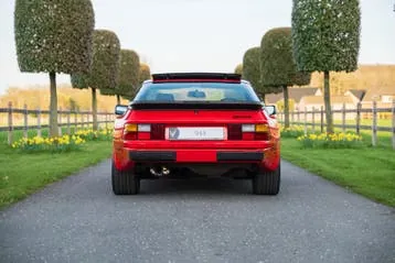 Porsche 944 photo 3
