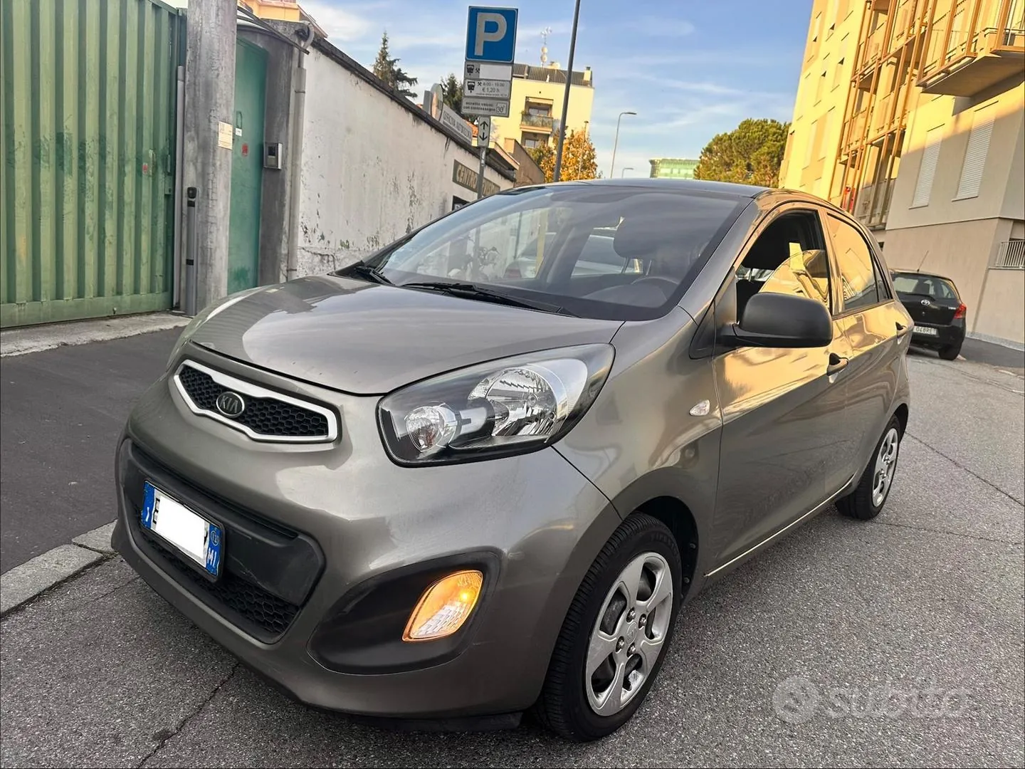 Kia Picanto 2012 photo 2