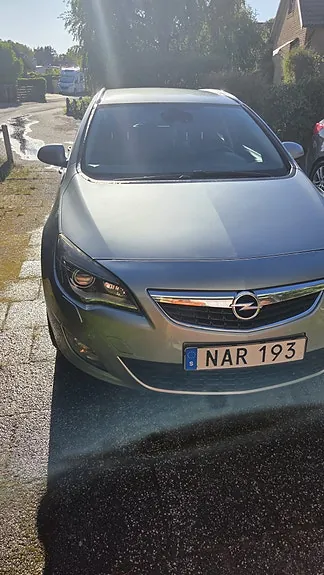 Opel Astra 2012 photo 2