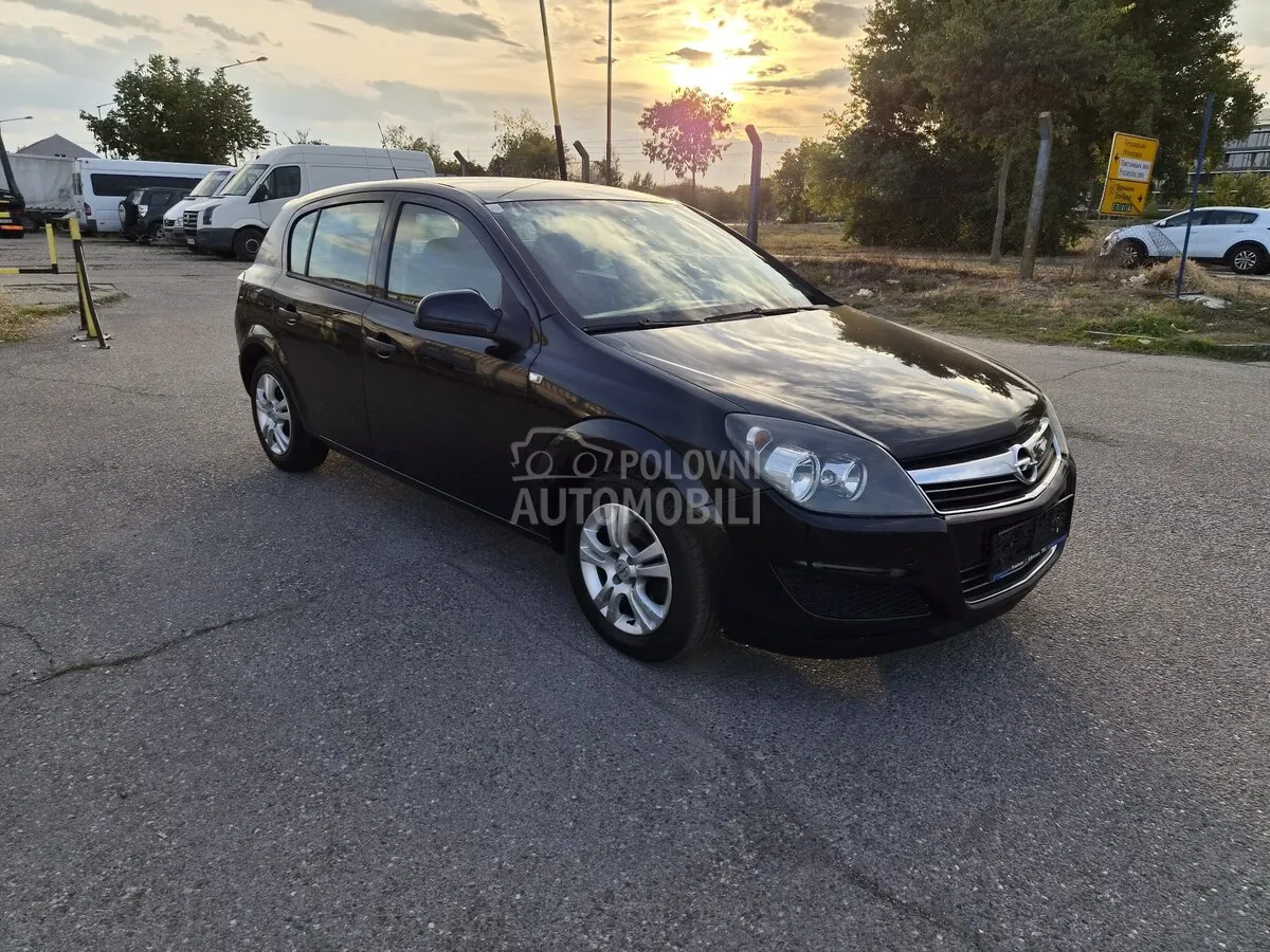 Opel Astra H 2009 photo 2