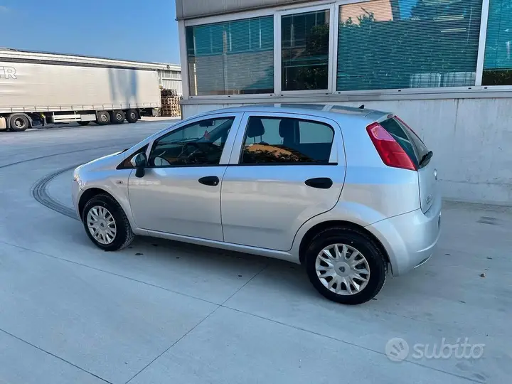 Fiat Grande Punto 2013 photo 2