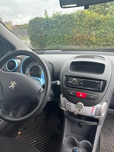 Peugeot 107 2010 photo 2