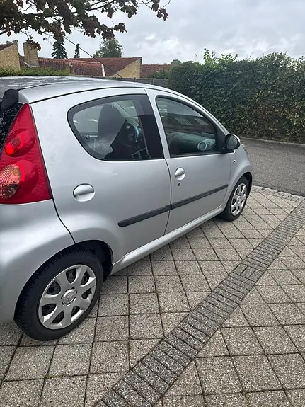 Peugeot 107 2010 photo 4