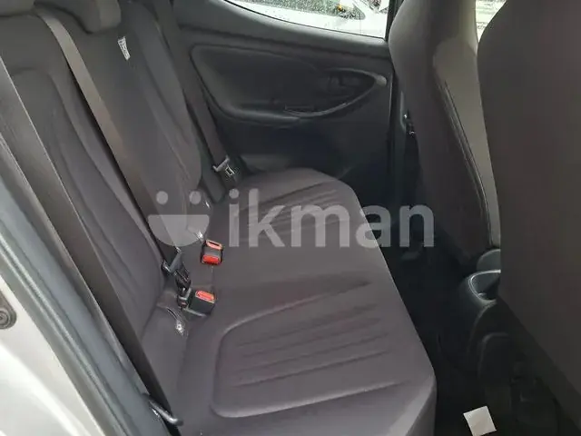Toyota Yaris 2023 photo 3