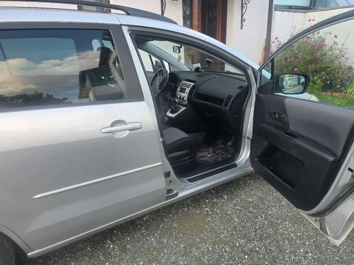 Mazda Mazda5 2008 photo 3