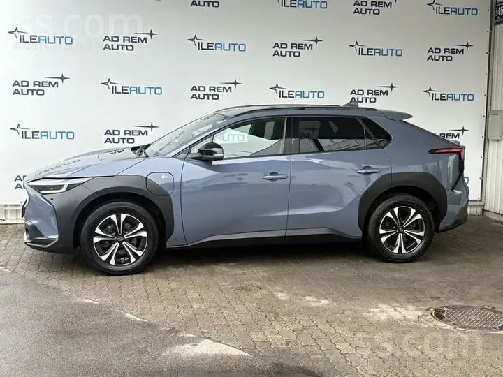 Subaru Solterra 2023 photo 2
