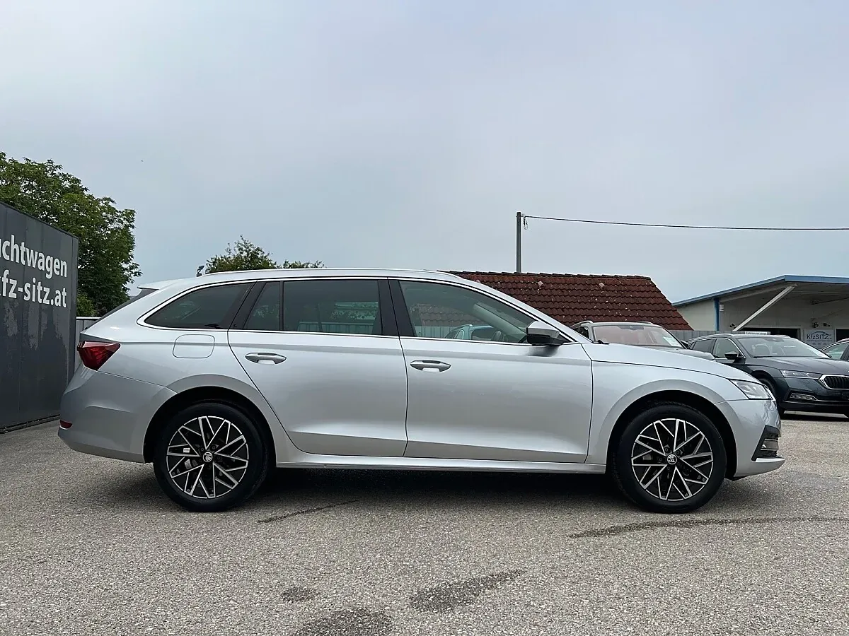 Skoda Octavia 2023 photo 2