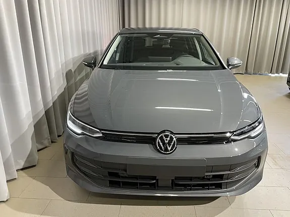 Volkswagen Golf I 2026 photo 2
