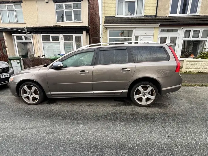 Volvo V70 2009 photo 2