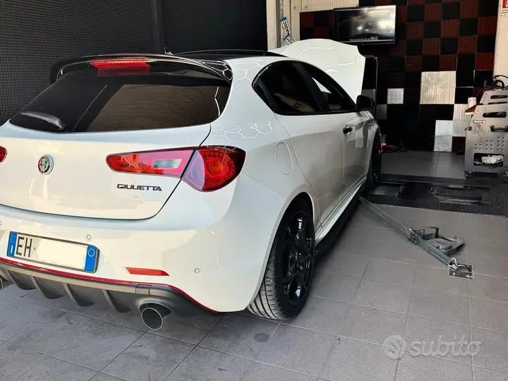 Alfa Romeo Giulietta 2012 photo 3