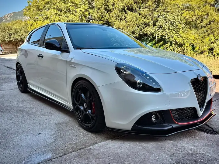 Alfa Romeo Giulietta 2012 photo 2