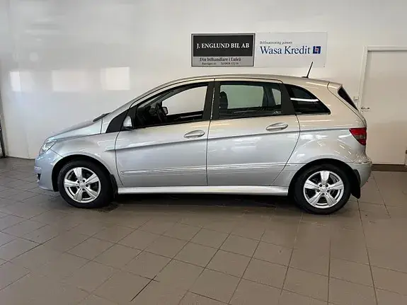 Mercedes-Benz B 180 2011 photo 2