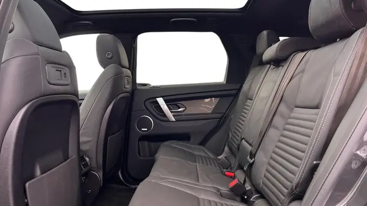 Land Rover Discovery Sport 2026 photo 4