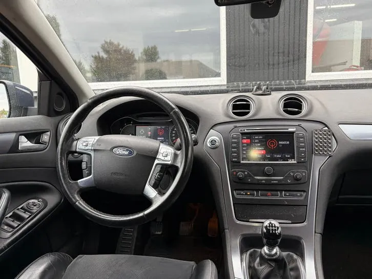 Ford Mondeo 2011 photo 2