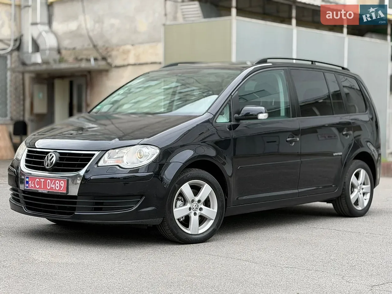 Volkswagen Touran 2009 photo 2