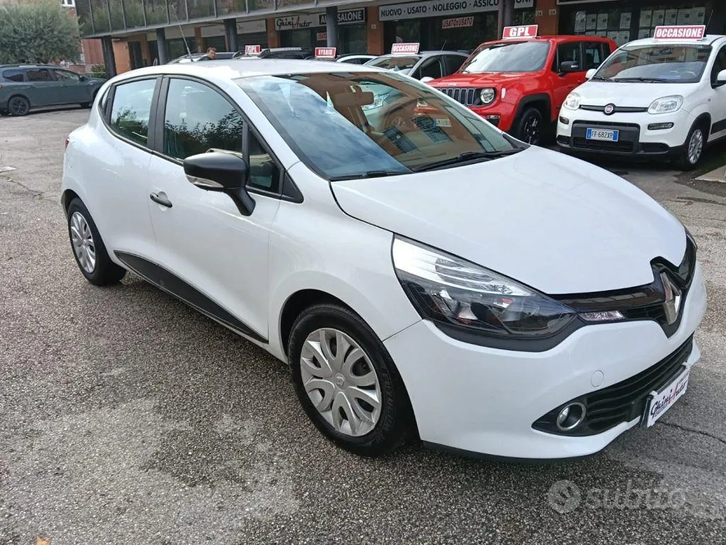 Renault Clio 2015 photo 2