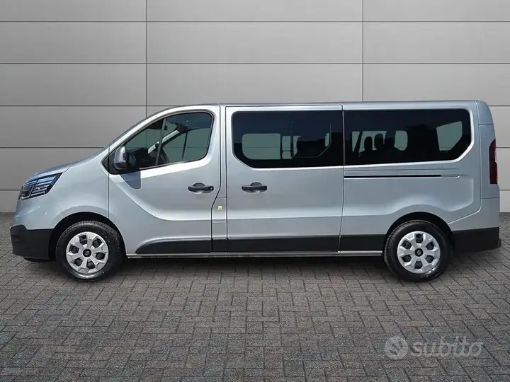 Renault Trafic 2024 photo 2