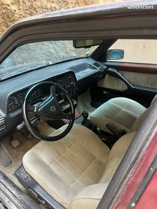 Lancia Thema 1993 photo 2