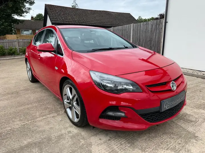 Vauxhall Astra 2014 photo 2