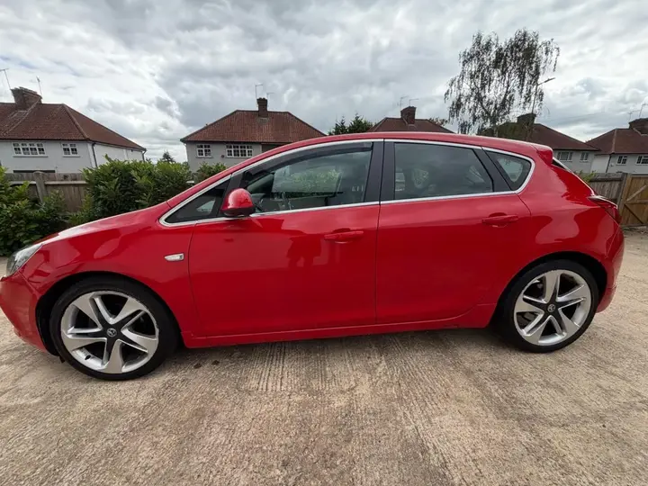 Vauxhall Astra 2014 photo 5