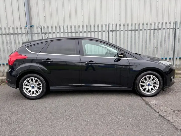 Ford Focus 2012 photo 3