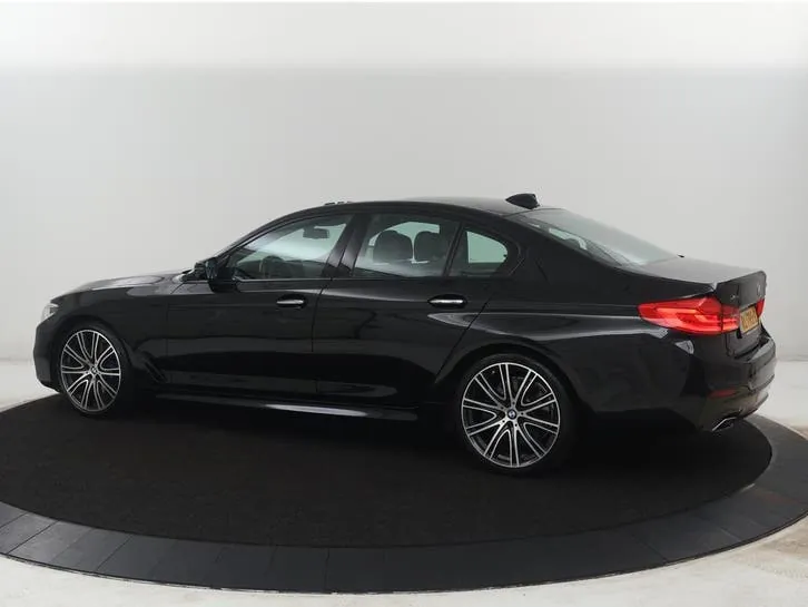 BMW 5-Serie 2018 photo 2