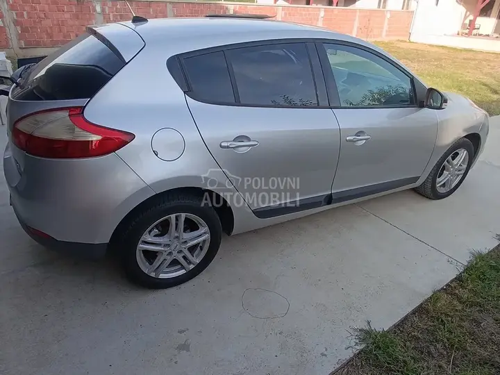 Renault Megane 2011 photo 2