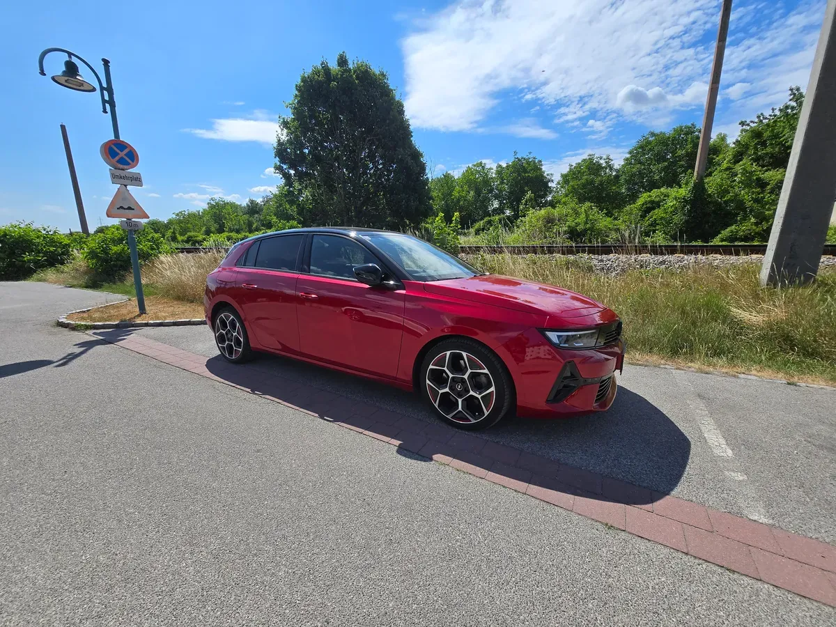 Opel Astra 2022 photo 2