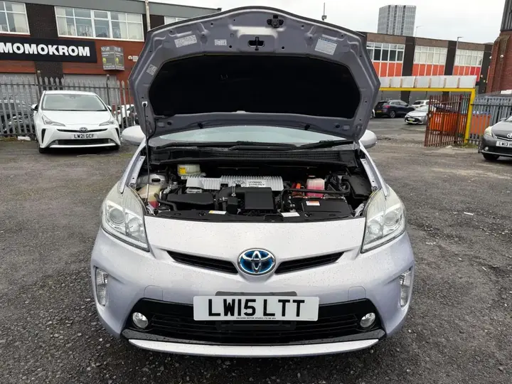 Toyota Prius 2015 photo 2