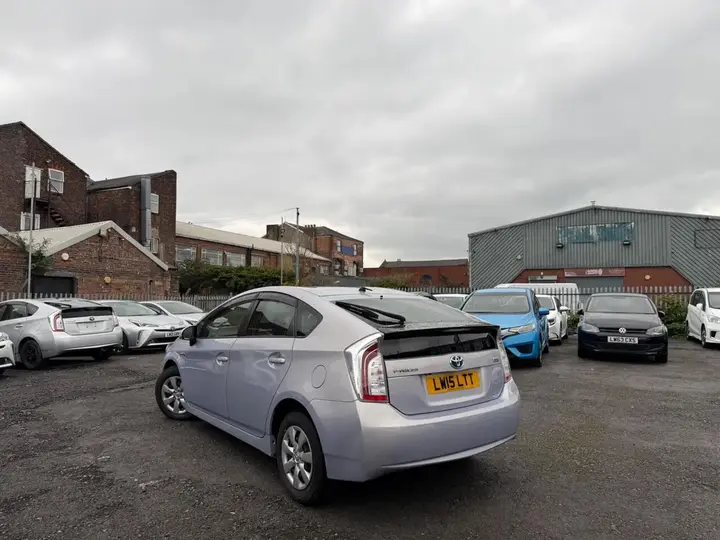Toyota Prius 2015 photo 4