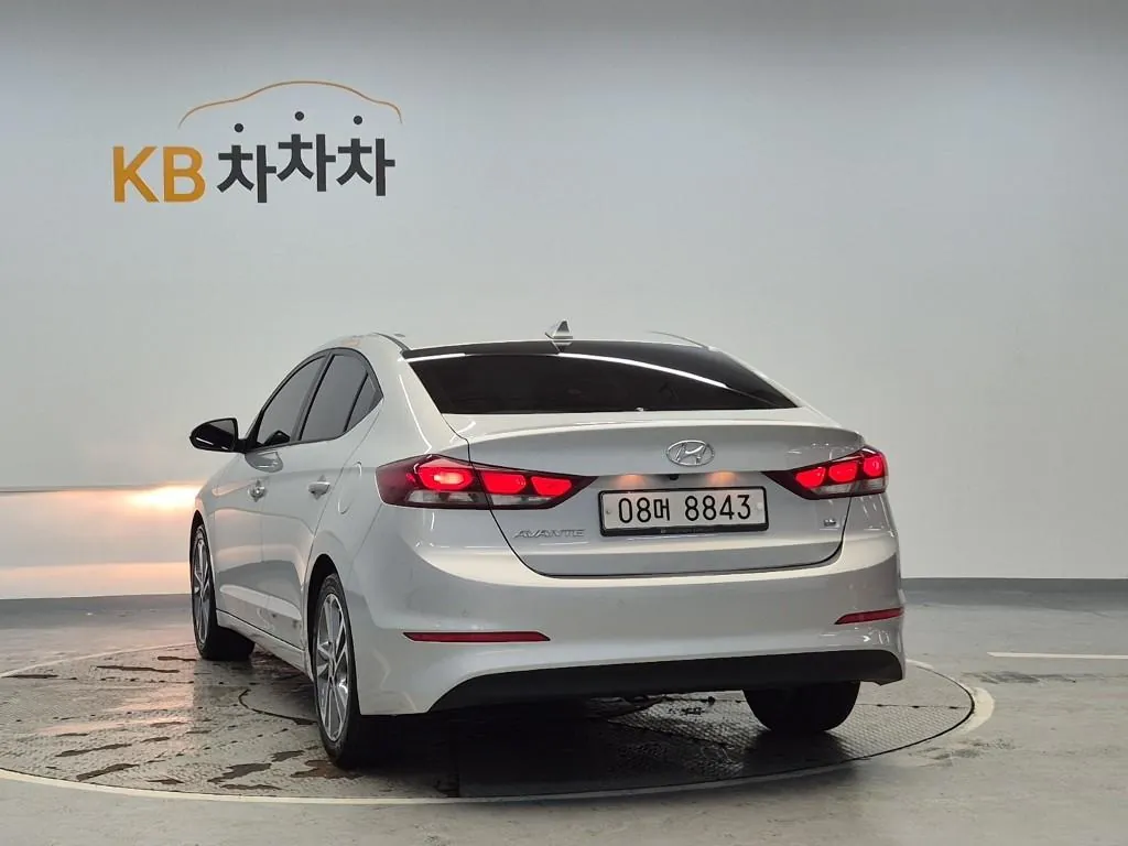 Hyundai Avante 2018 photo 2