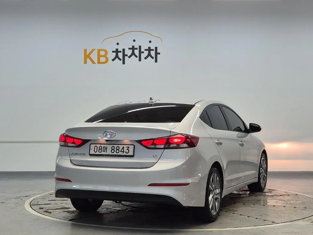 Hyundai Avante 2018 photo 3