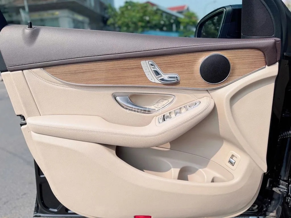 Mercedes-Benz Glc 2018 photo 5