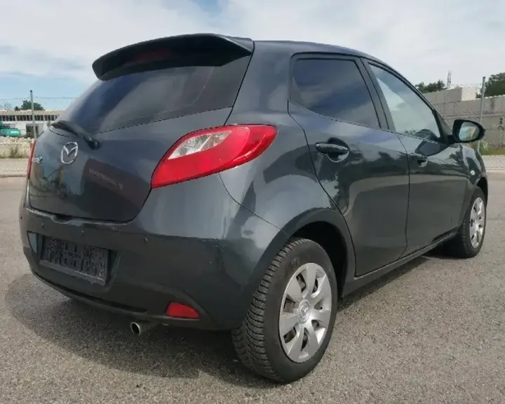 Mazda Mazda2 2008 photo 3