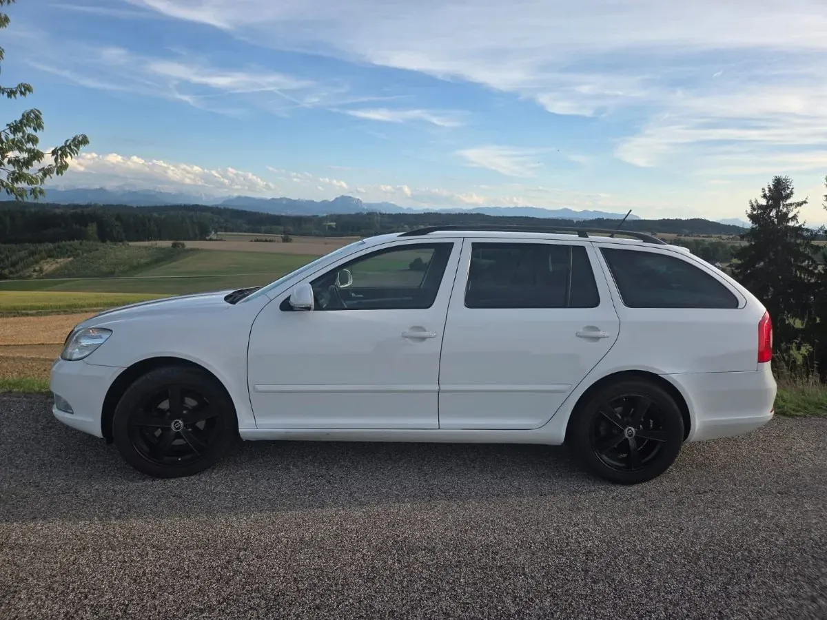 Skoda Octavia 2012 photo 3