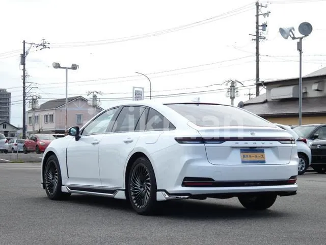 Toyota Crown photo 3