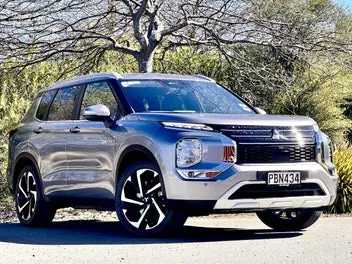 Mitsubishi Outlander 2022 photo 2