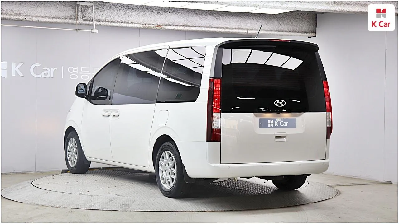 Hyundai Staria 2022 photo 2