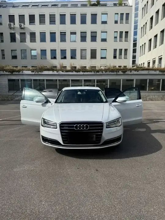 Audi A8 2016 photo 2