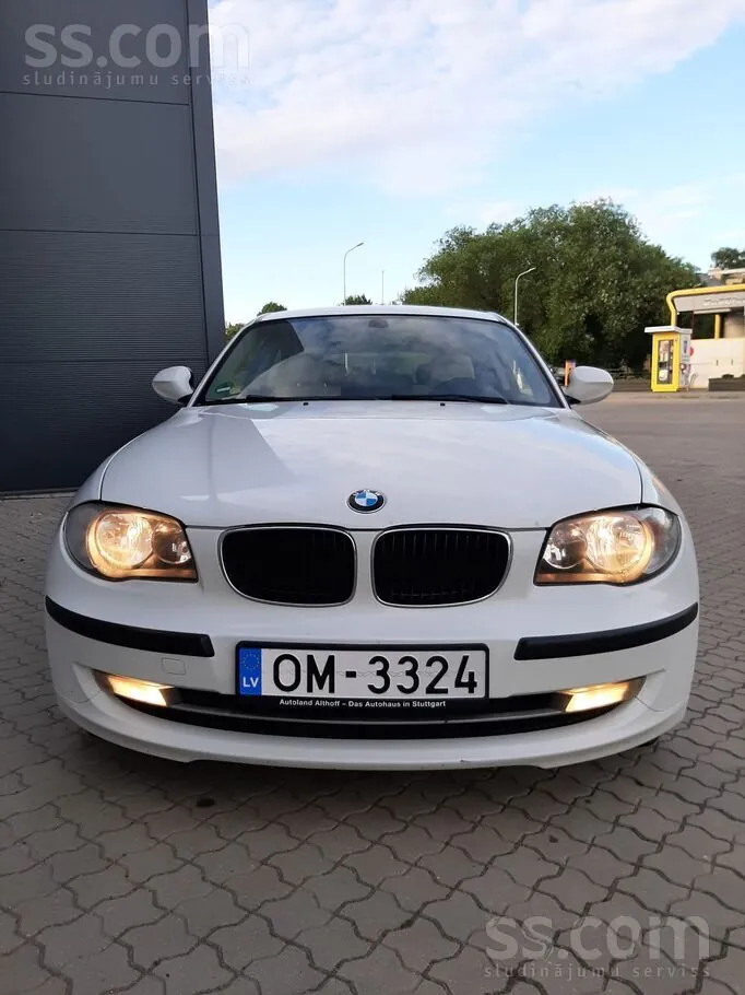 BMW 1 Series 2010 photo 2