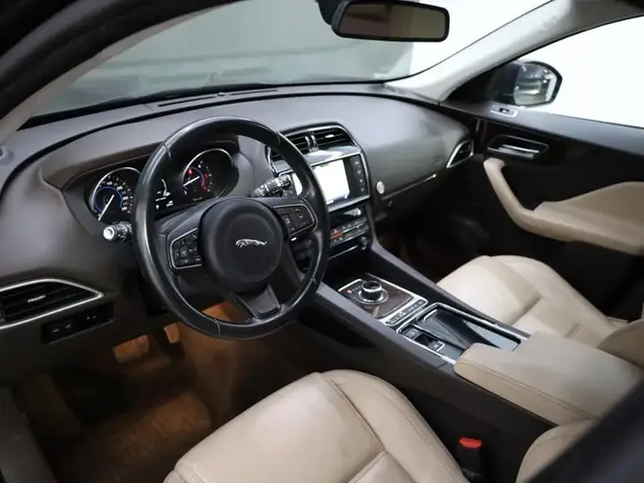 Jaguar F-Pace 2016 photo 2